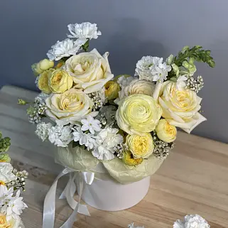 Букет в шляпной коробке Yellow garden L