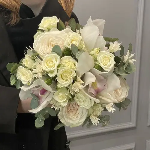 Нежный свадебный букет невесты с орхидеей