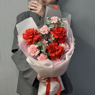 Дуо-букет французских роз Nina и гвоздик S