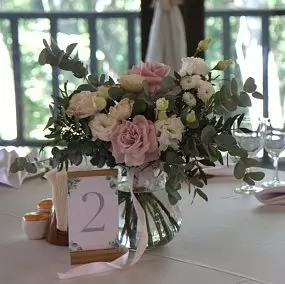 Бело-розовый букет на стол гостей