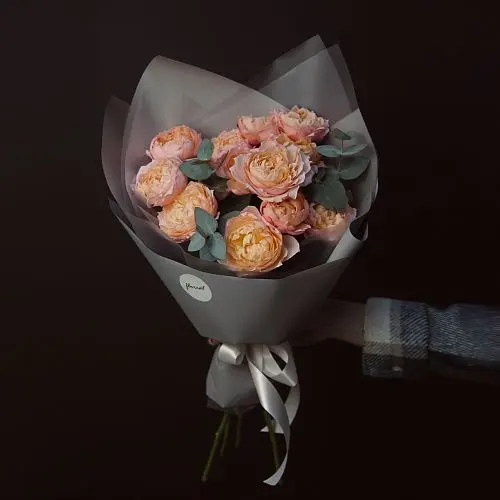 Букет из 51 кустовой пионовидной розы Juliet