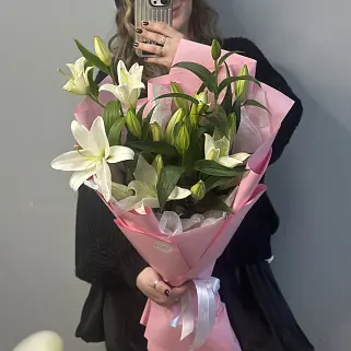 Букет из 5 белых лилий