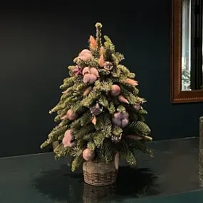 Ёлочка с розово-лиловым декором