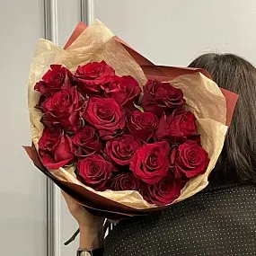 Букет из 15 красных роз 50см