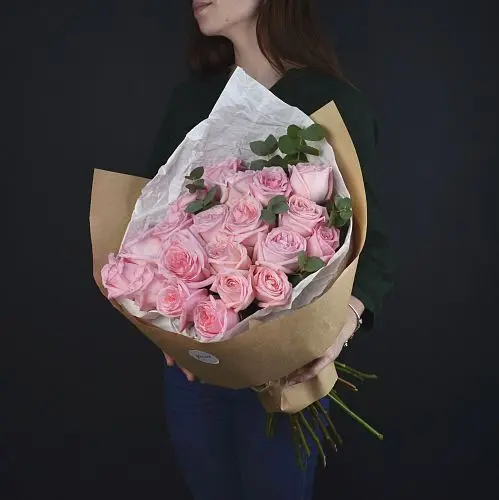 Букет пионовидных роз Pink O'Hara и эвкалипта XS