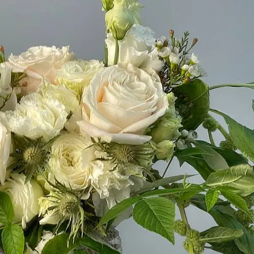 Классический свадебный букет невесты в садовом стиле