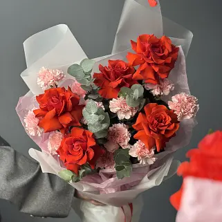 Дуо-букет французских роз Nina и гвоздик M