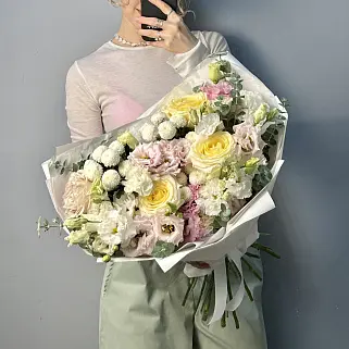 Нежный весенний сборный букет