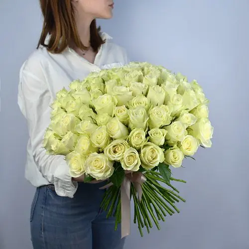 Букет из 25 белых роз 40см (Кения)