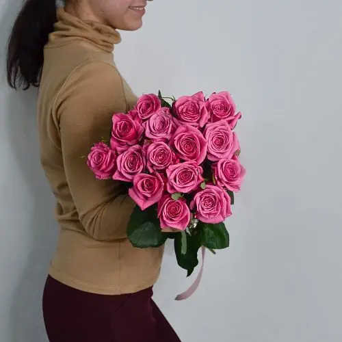 Букет из 25 ярко-розовых роз 60см (Россия)