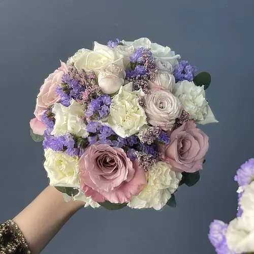 Свадебный букет невесты в фиолетовых оттенках