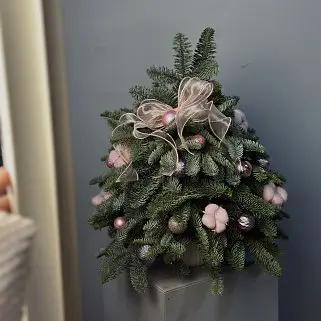 Ёлочка с розово-лиловым декором