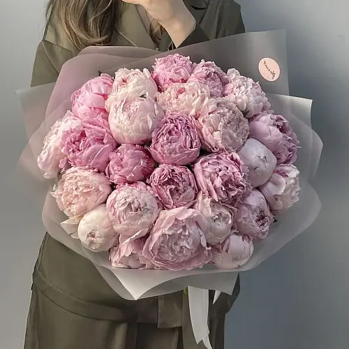 Заказать Букет из 11 розовых пионов с доставкой по СПб