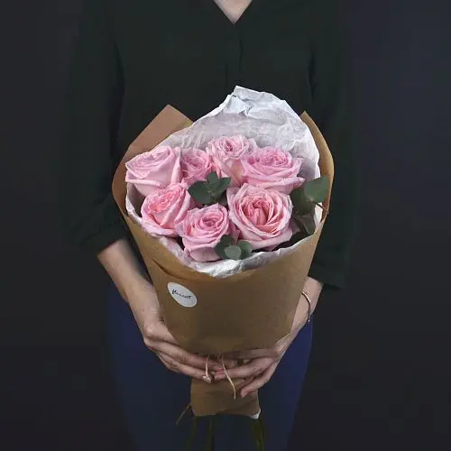 Букет пионовидных роз Pink O'Hara и эвкалипта XS