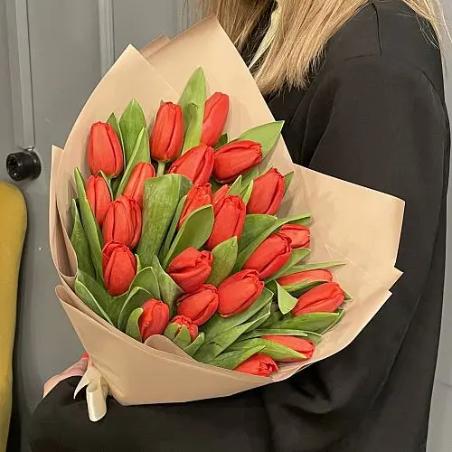 Букет из 9 красных тюльпанов
