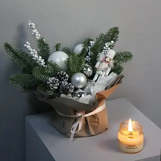 Зимняя композиция с щелкунчиком