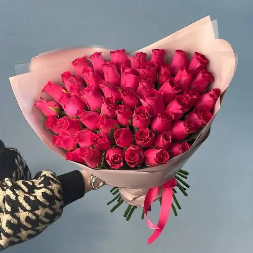 Букет из 25 ярко-розовых роз 50см (Кения)