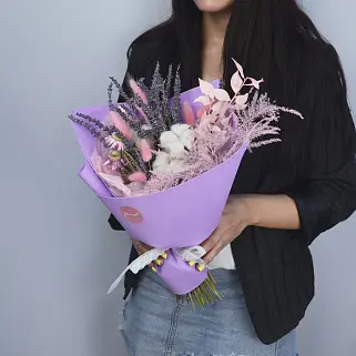 Лиловый букет сухоцветов