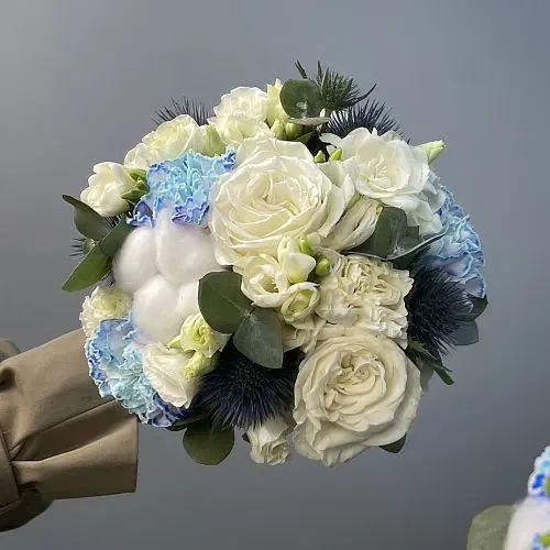 Бело-голубой свадебный букет невесты купить в СПб
