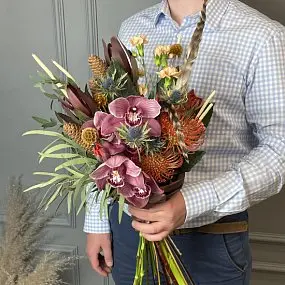 Мужской букет с орхидеей и нутаном