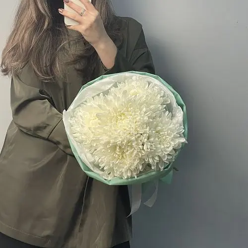 Букет из 11 белых хризантем