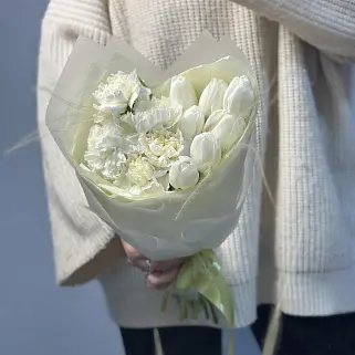 Дуо-букет белых тюльпанов и гвоздик S