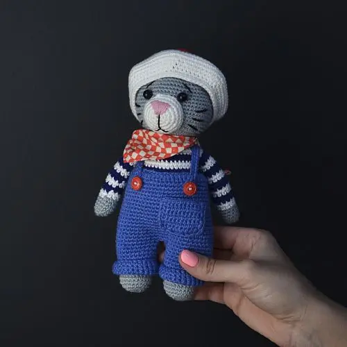 Вязаная игрушка "Кот матроскин"