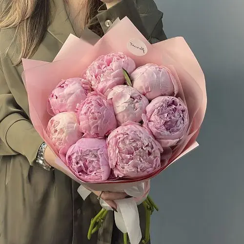 Заказать Букет из 7 розовых пионов с доставкой по СПб | Цветы недорого в  интернет-магазине цветов Флористка Кэт