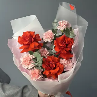 Дуо-букет французских роз Nina и гвоздик S
