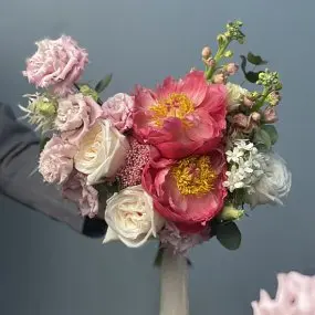 Свадебный букет невесты с пионом Garden