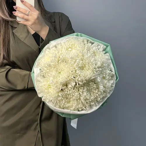 Букет из 7 белых хризантем