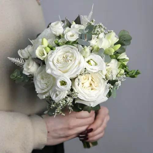 Классический белый свадебный букет невесты купить в СПб