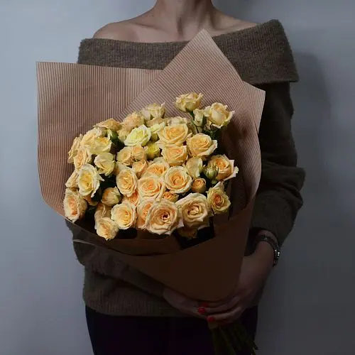 Букет из 25 желтых кустовых роз