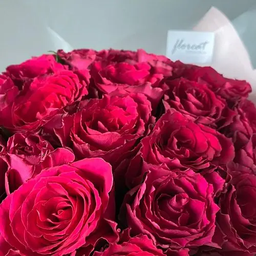 Букет из 51 ярко-розовой розы 50см (Кения)
