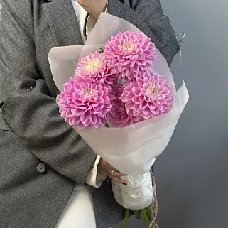 Букет из 5 ярко-розовых георгинов