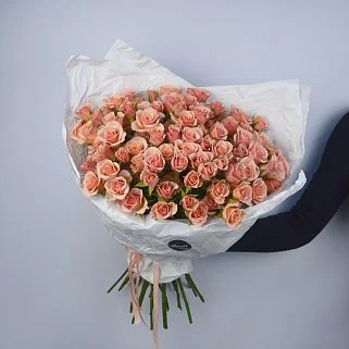 Букет из 25 кустовых роз Ilse