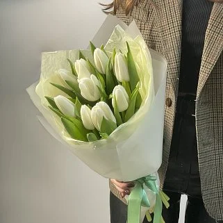 Букет из 9 белых тюльпанов
