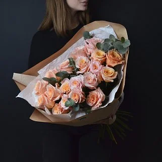 Букет роз Shimmer и эвкалипта M