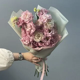 Букет из 9 розовых эустом