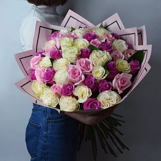 Букет из 51 розы в розовых тонах