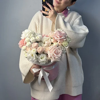 Розовая цветочная композиция