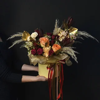 Букет в шляпной коробке Голд