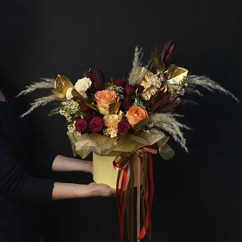 Букет в шляпной коробке Голд