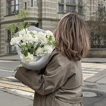 БУКЕТ НЕДЕЛИ S: 15 белых гвоздик
