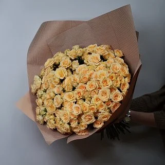 Букет из 51 желтой кустовой розы