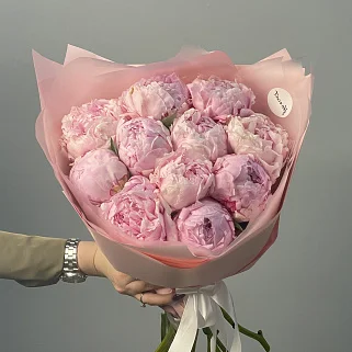 Букет из 11 розовых пионов