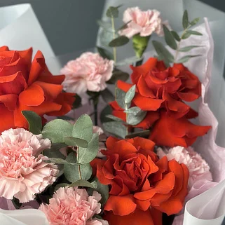 Дуо-букет французских роз Nina и гвоздик S