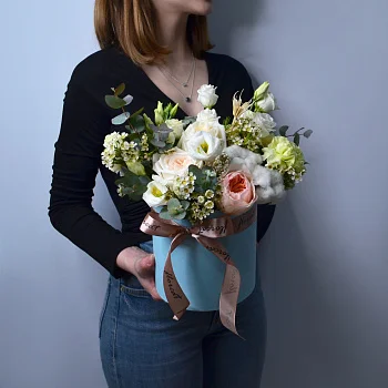 Садовый букет в шляпной коробке