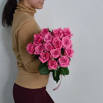 Букет из 15 ярко-розовых роз 60см (Россия)