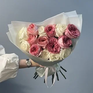 Букет пионовидных роз Pink Expression и Playa Blanca М